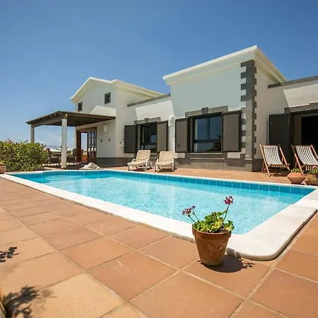 Eva Exclusive 3 Bed Sea View Willa